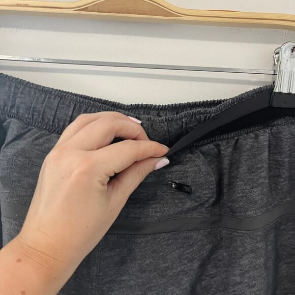 Lululemon Men's Gray Pace Breaker Shorts Size Medium - Picture 6 of 6